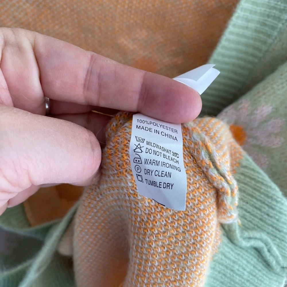 Light green cardigan/sweater, white & orange daisies.One size.Fun & flattering - Picture 12 of 12